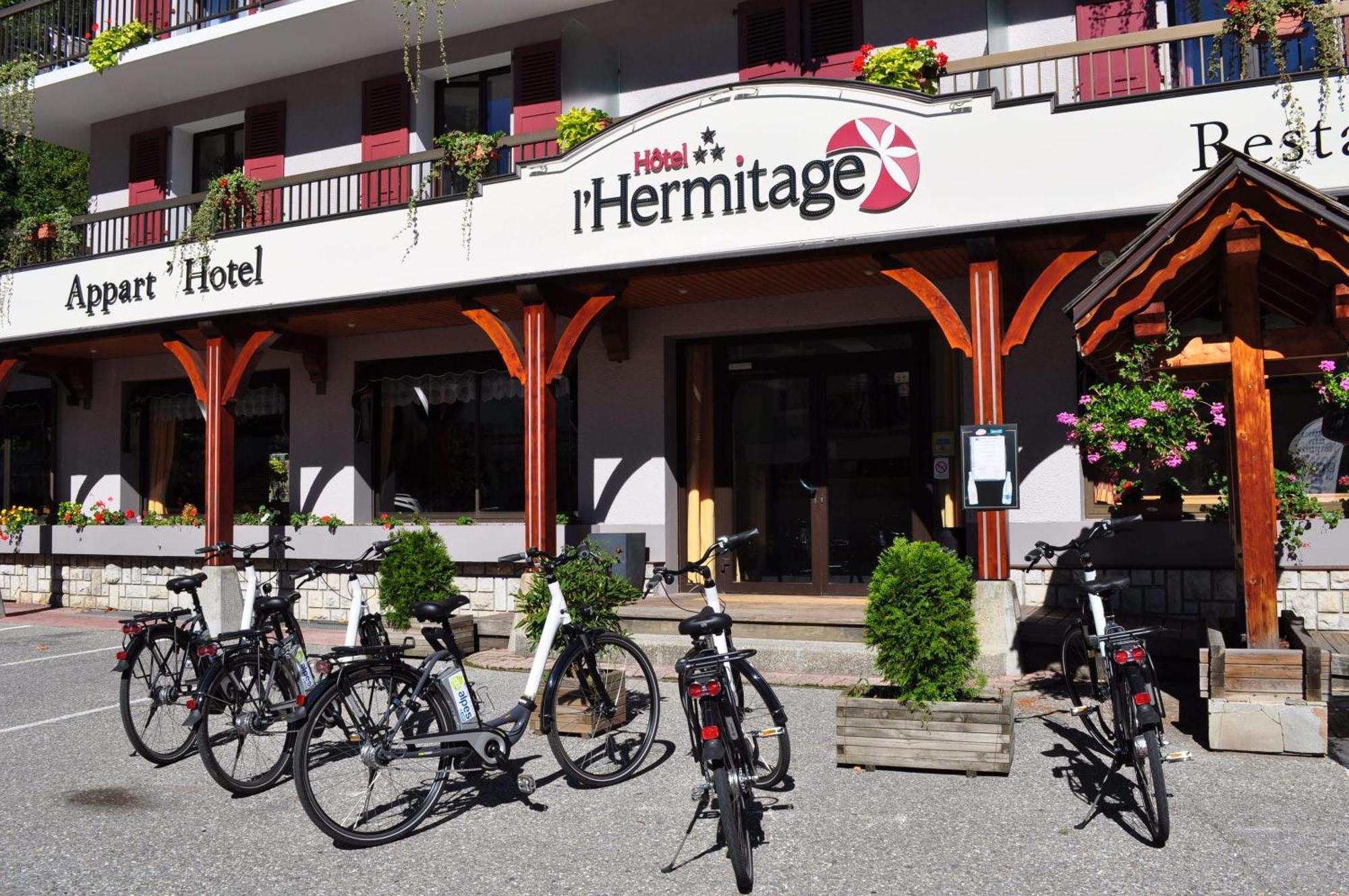 Hotel Et Appart'Hotel De L'Hermitage Thones Exterior photo